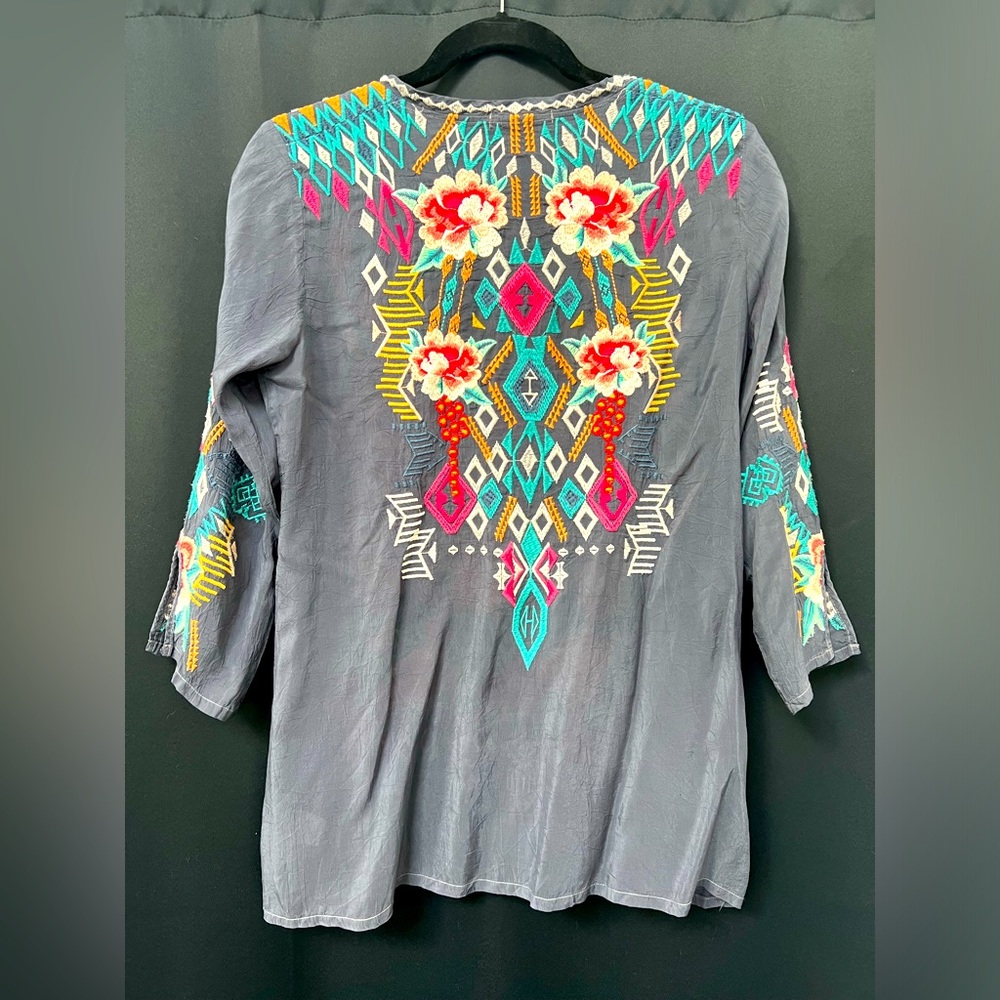 JOHNNY WAS Embroidered Floral Gray Top - Picture 4 of 5